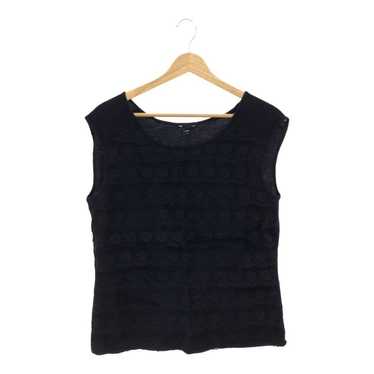 Gap T-shirt, sleeveless, crew neck, casual.