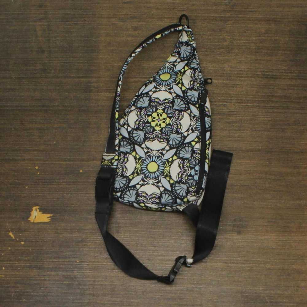 Designer Vera Bradley Backpack with Zip Closure B… - image 2