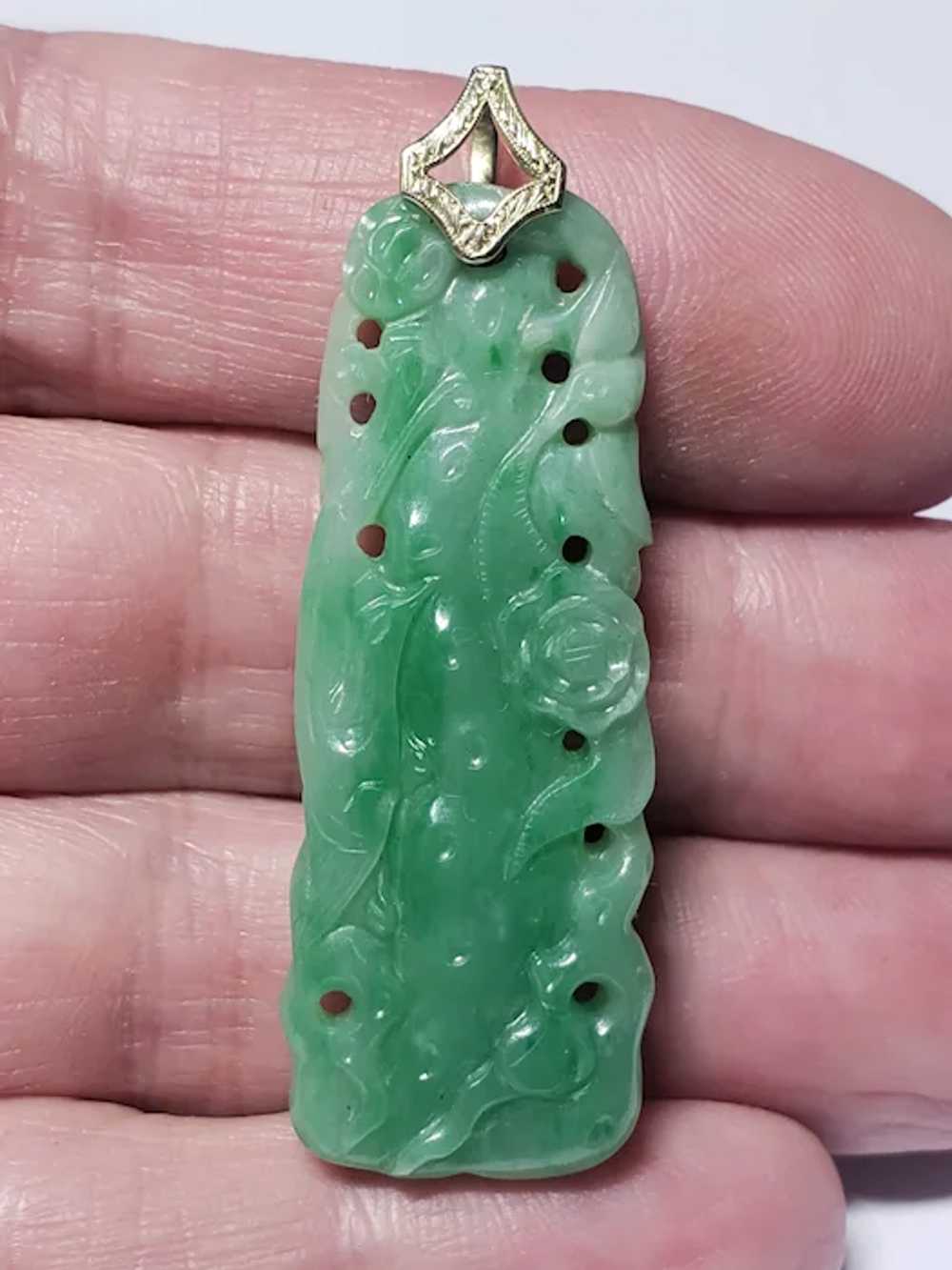 Vintage 14K Gold Carved Lovely Jadeite Jade Penda… - image 2