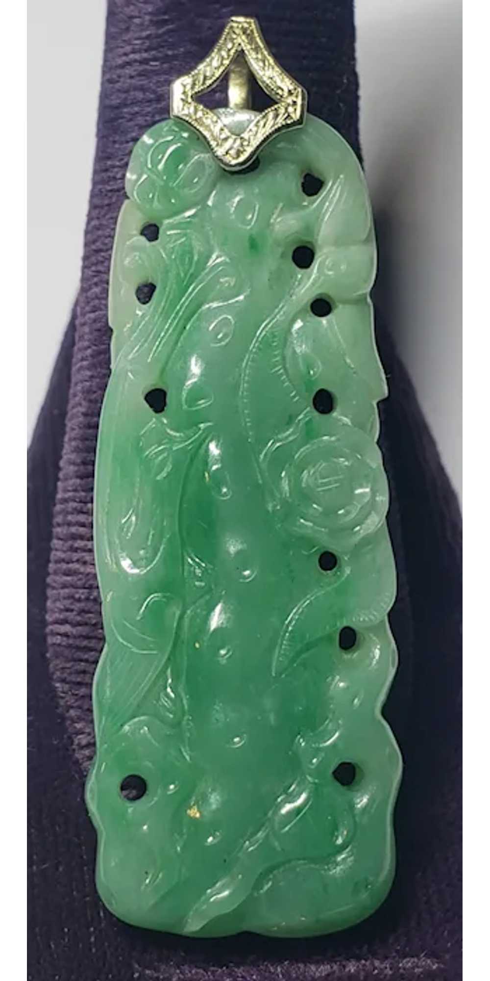 Vintage 14K Gold Carved Lovely Jadeite Jade Penda… - image 3