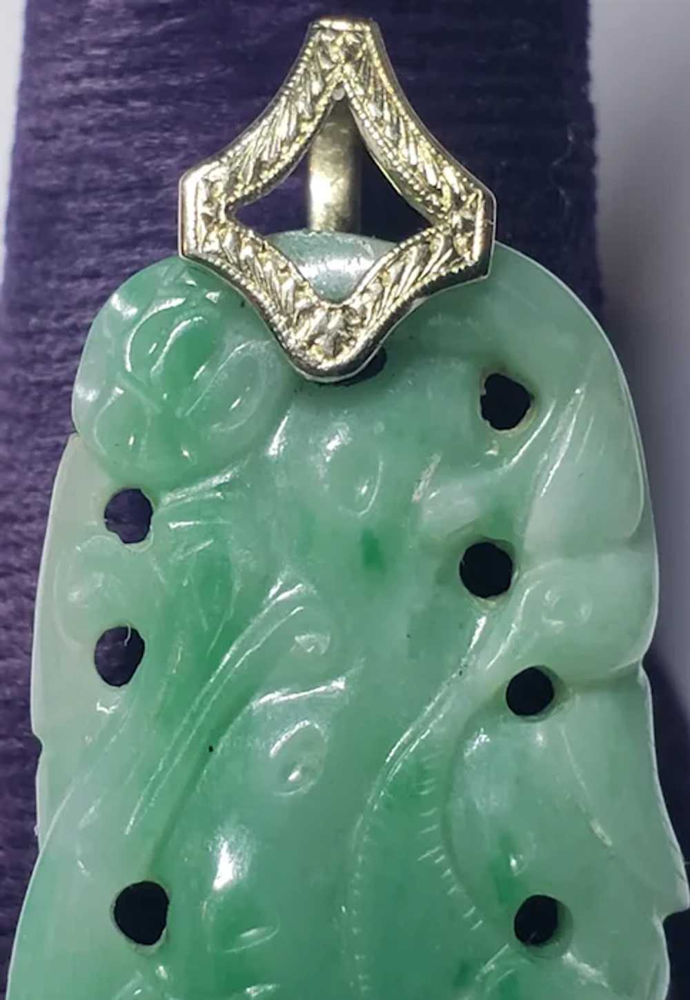 Vintage 14K Gold Carved Lovely Jadeite Jade Penda… - image 6