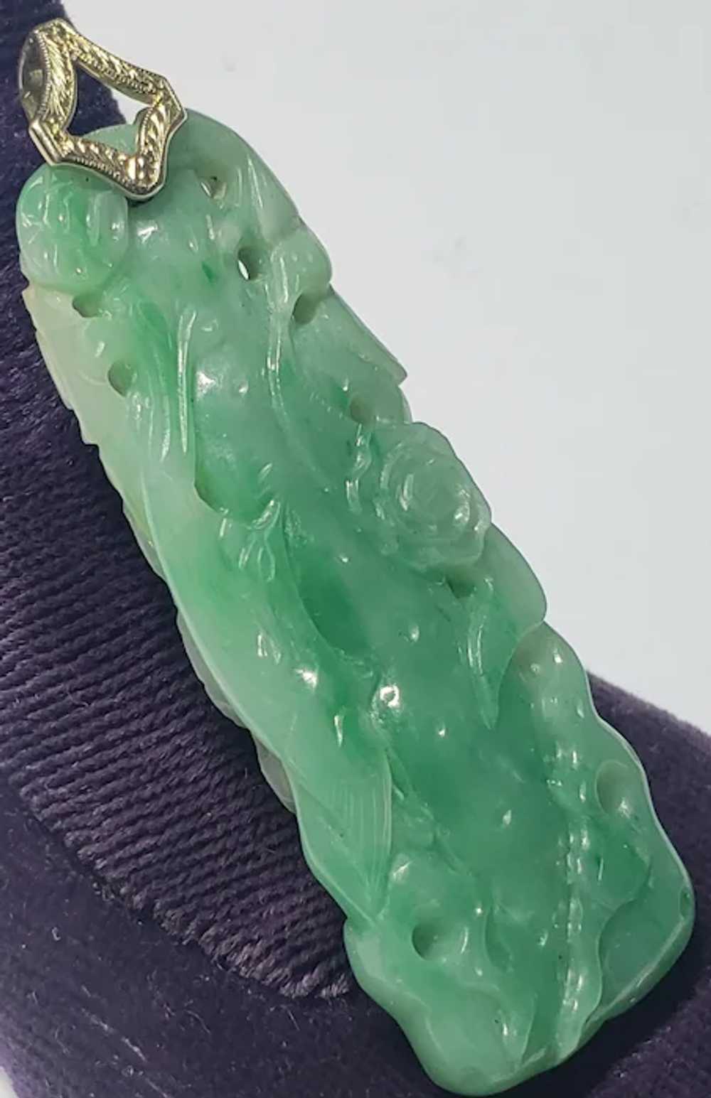 Vintage 14K Gold Carved Lovely Jadeite Jade Penda… - image 7