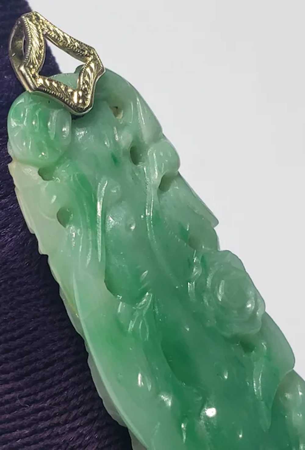 Vintage 14K Gold Carved Lovely Jadeite Jade Penda… - image 9