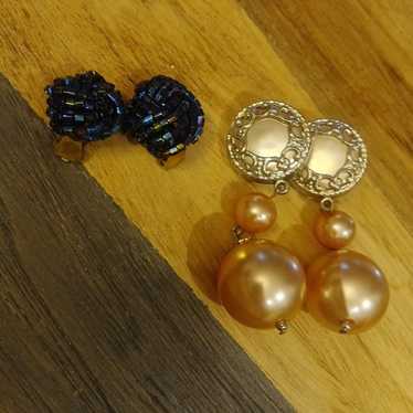 2 pair vintage clip on Earrings - image 1