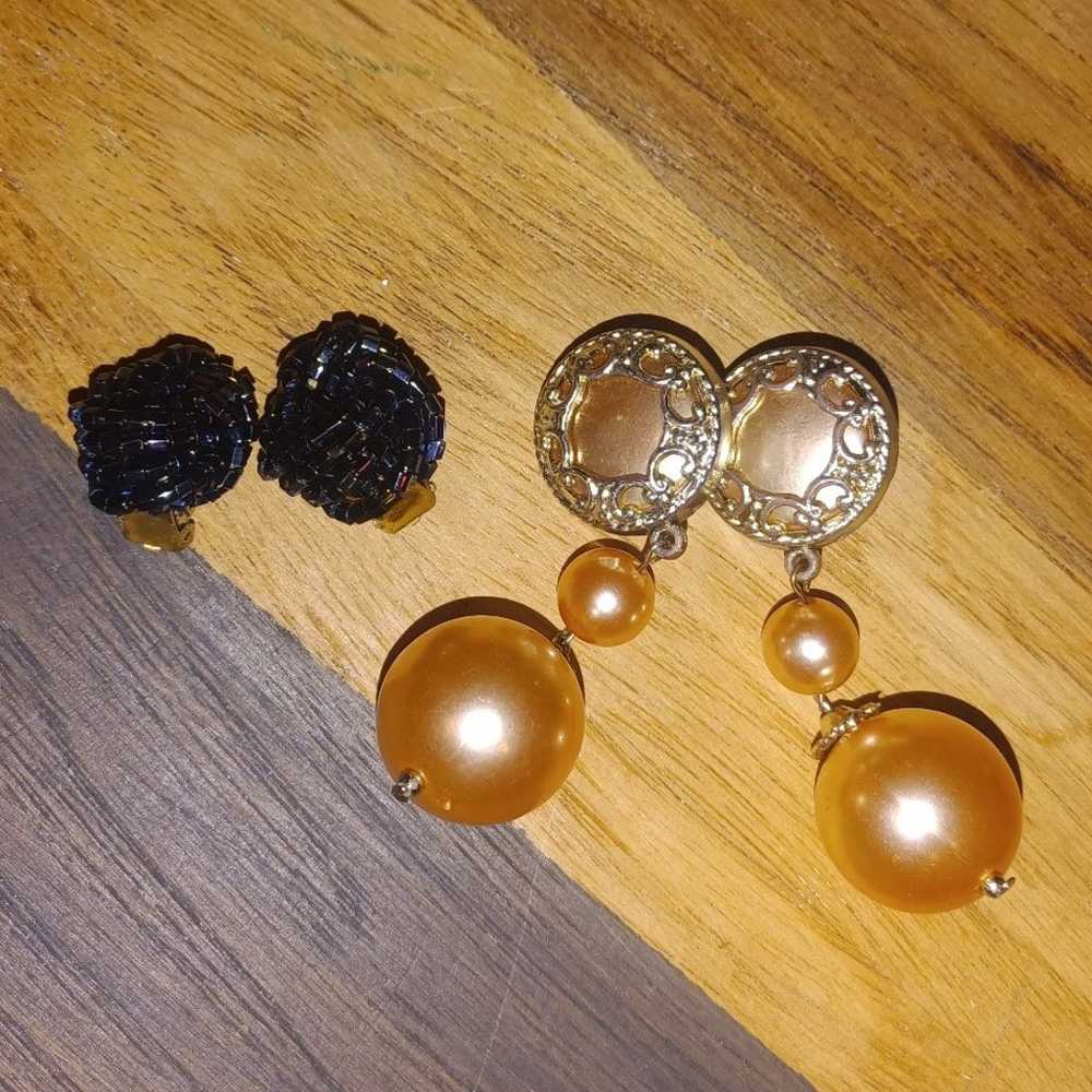 2 pair vintage clip on Earrings - image 7