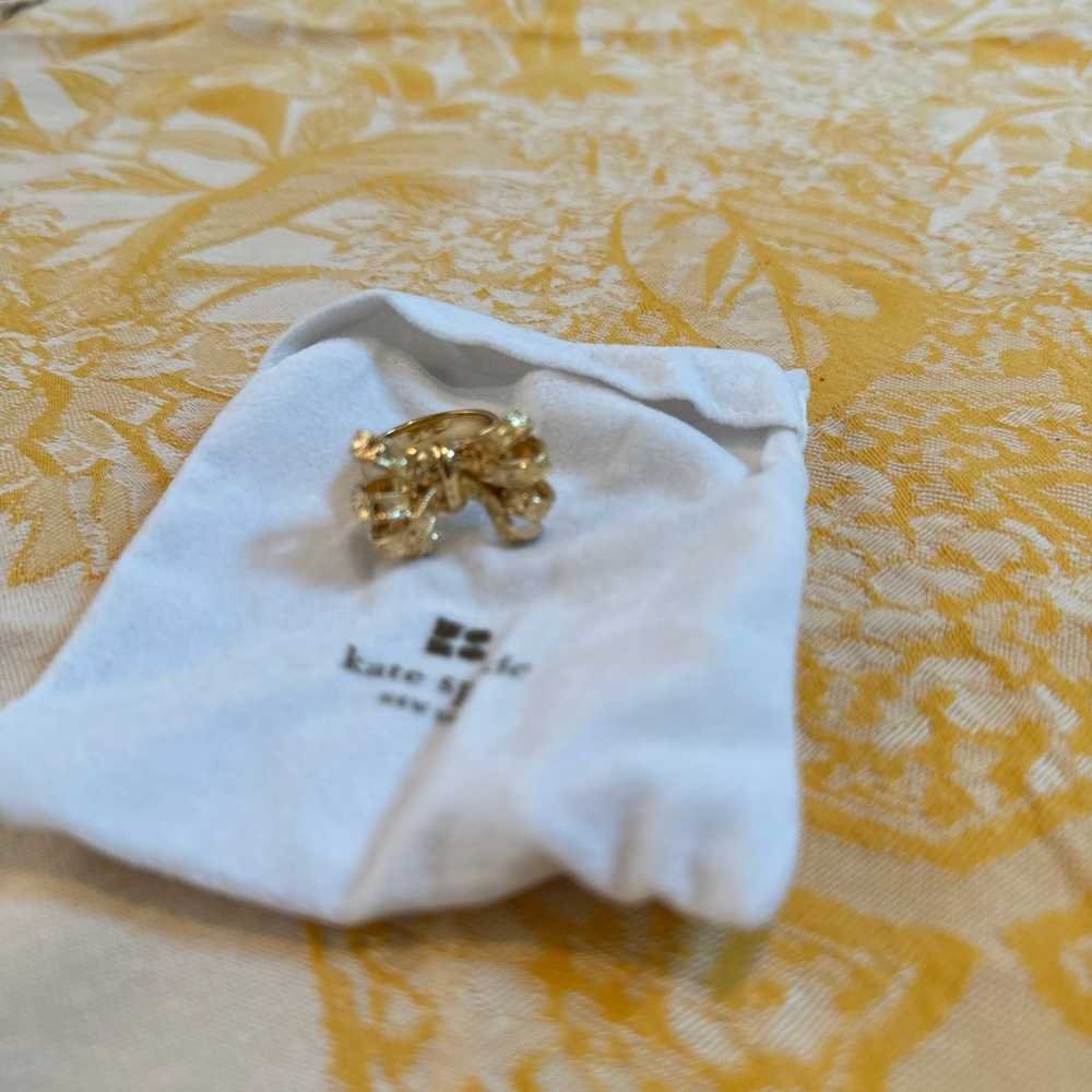 Kate Spade vintage gold bow cocktail ring, size 8 - image 1