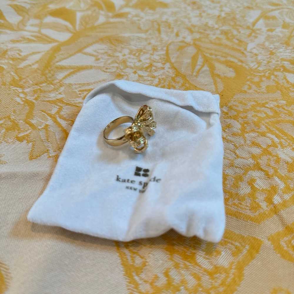 Kate Spade vintage gold bow cocktail ring, size 8 - image 2