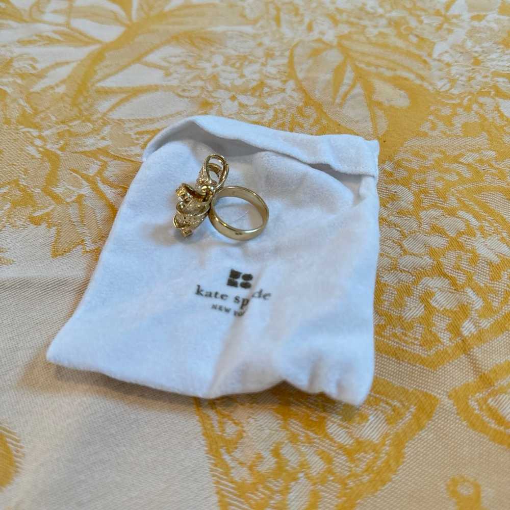 Kate Spade vintage gold bow cocktail ring, size 8 - image 4