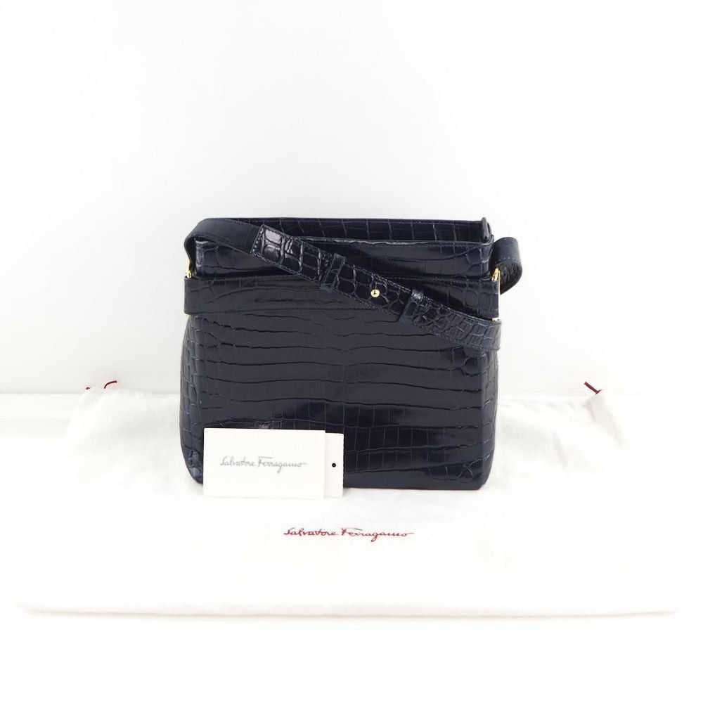 Salvatore Ferragamo Navy Leather Shoulder Bag (Pr… - image 10