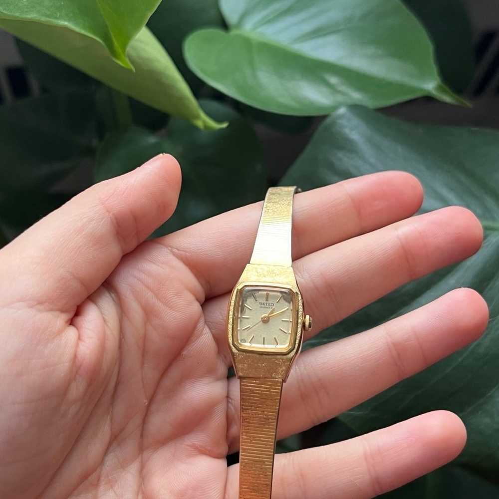 Seiko women’s vintage gold watch - image 5