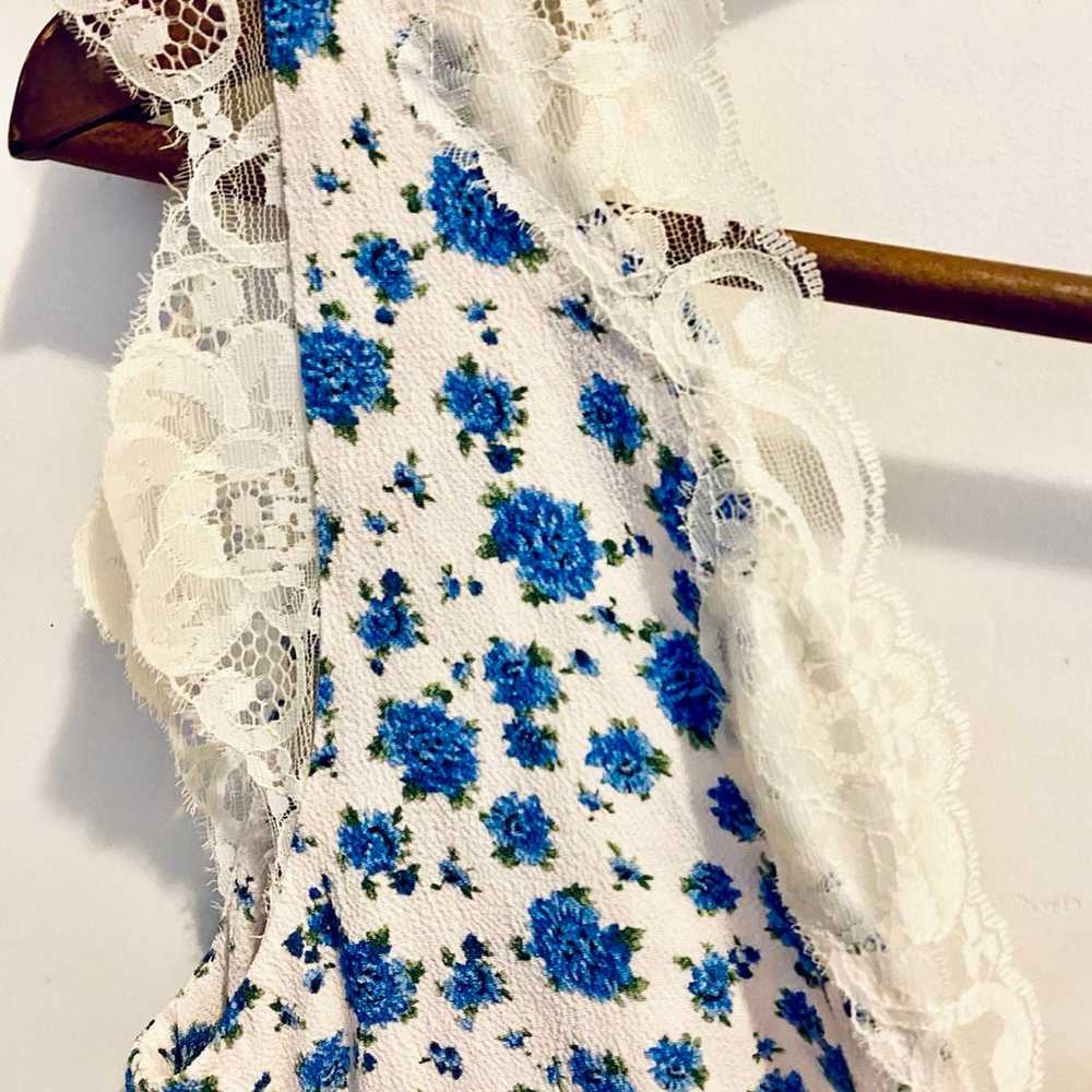 Blue roses flowers printed v neck lace dress size… - image 4