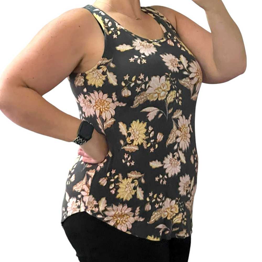 Old Navy Luxe SMALL Floral Round Neck Super Soft … - image 4