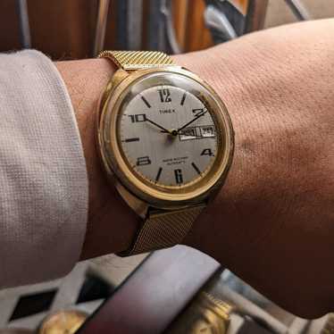 1976 Gold Timex Automatic heavy set mesh