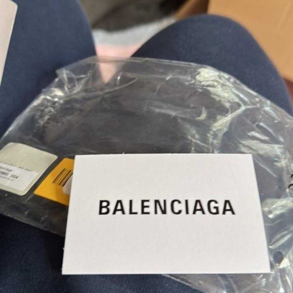 Balenciaga Sunglasses - image 9