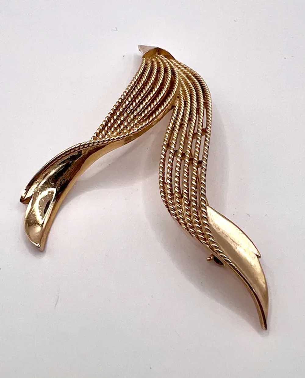 Vintage Crown Trifari Gold Toned Leaf Brooch Pin - image 4