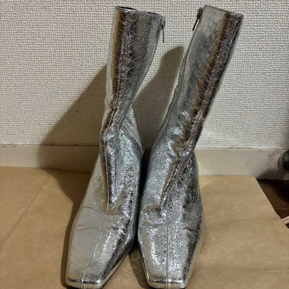 AMERI AND CRACKED METALLIC BOOTS in size L. - image 2