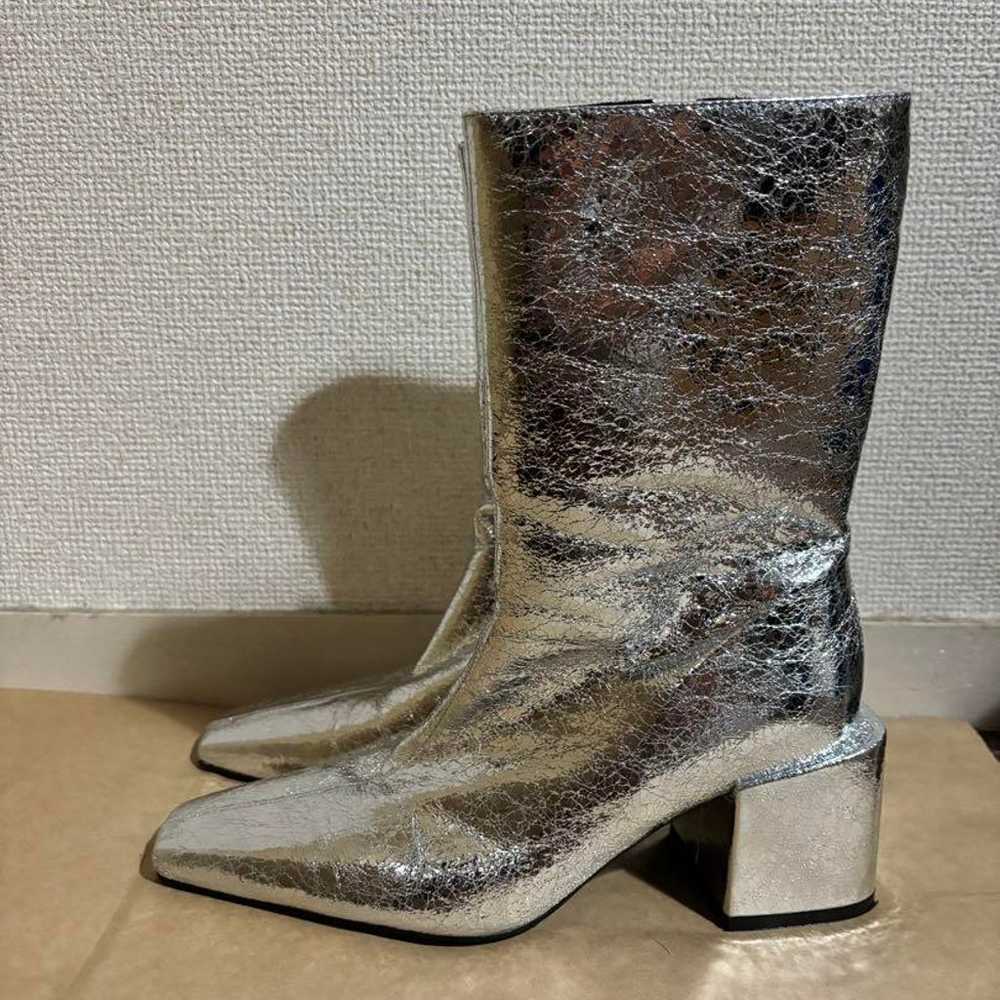 AMERI AND CRACKED METALLIC BOOTS in size L. - image 3