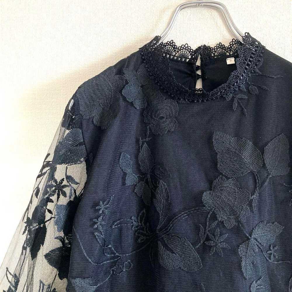 Used lace design top with flower embroidery, blac… - image 1