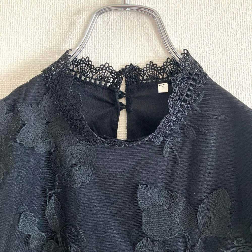 Used lace design top with flower embroidery, blac… - image 3