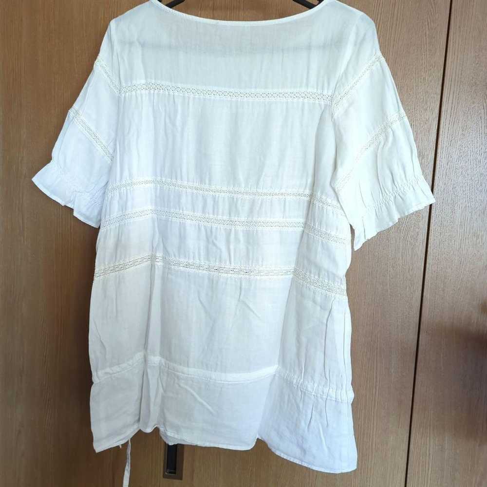 White tunic with short sleeves and lace detail, U… - image 2