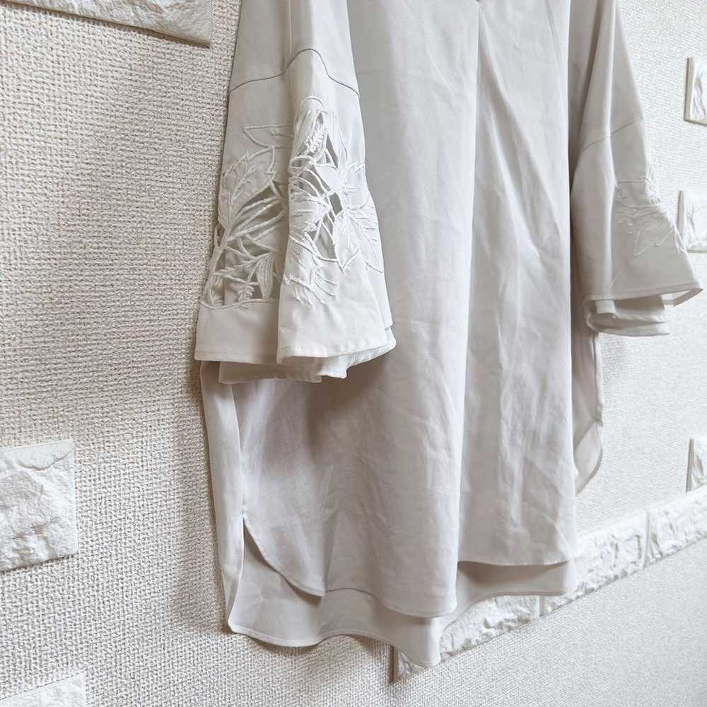 【Tonal】Cut and sewn shirt short-sleeved blouse. - image 3