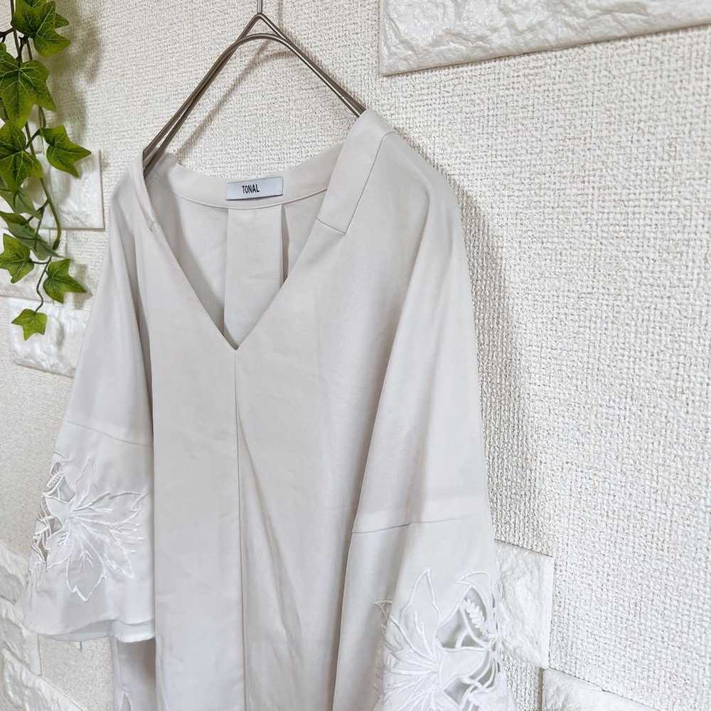 【Tonal】Cut and sewn shirt short-sleeved blouse. - image 4