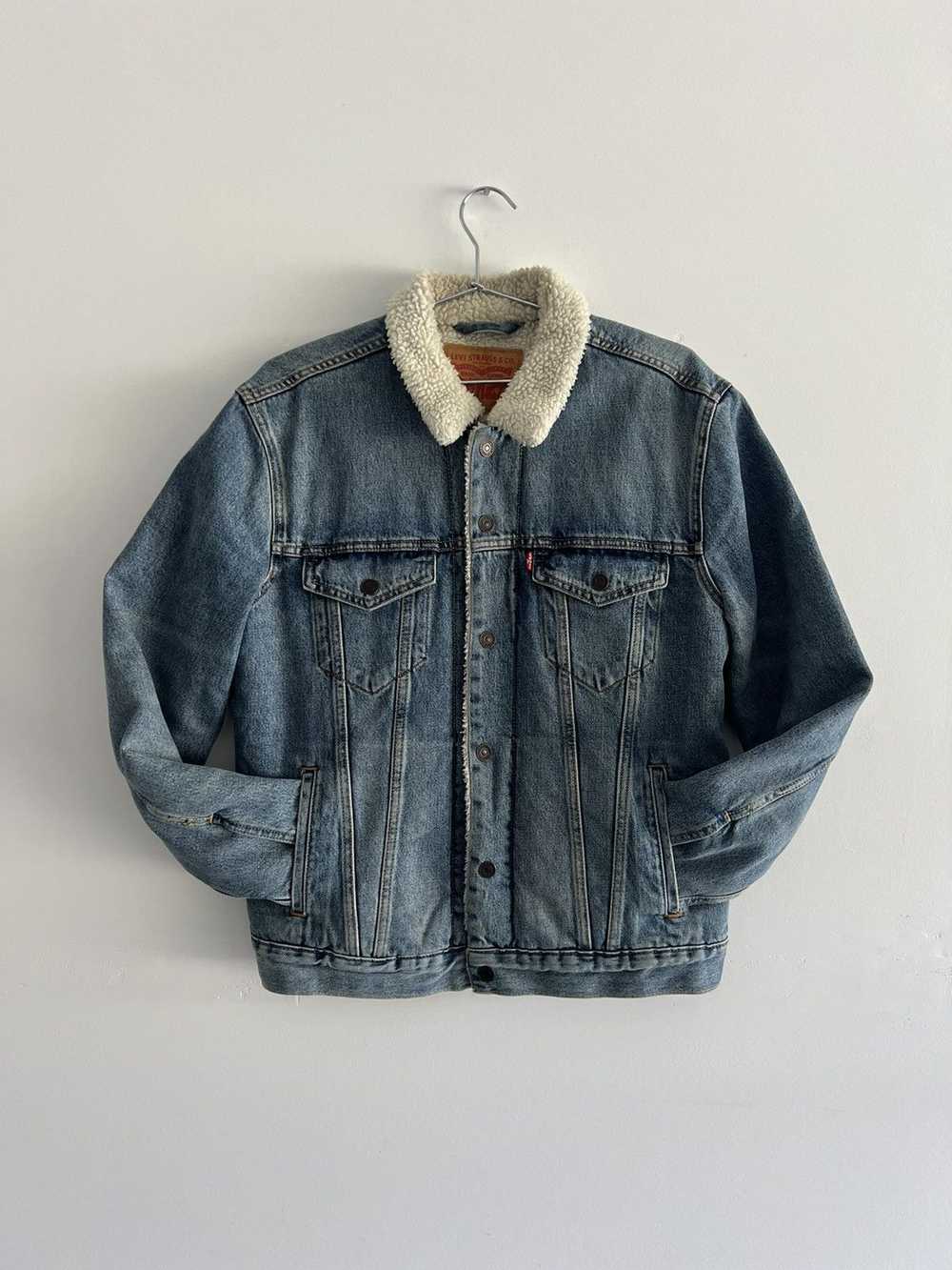 Levi's Levi’s Lightwash Sherpa Trucker Jacket Siz… - image 1