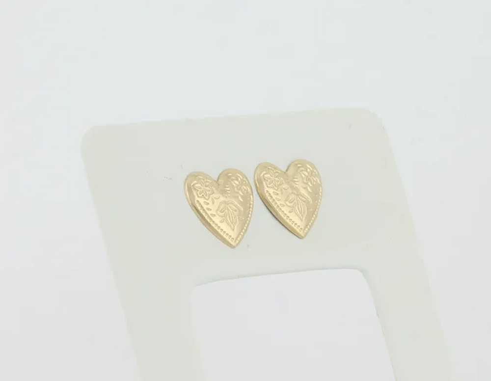 14k Yellow Gold Floral Etched Heart Earrings Stud… - image 4