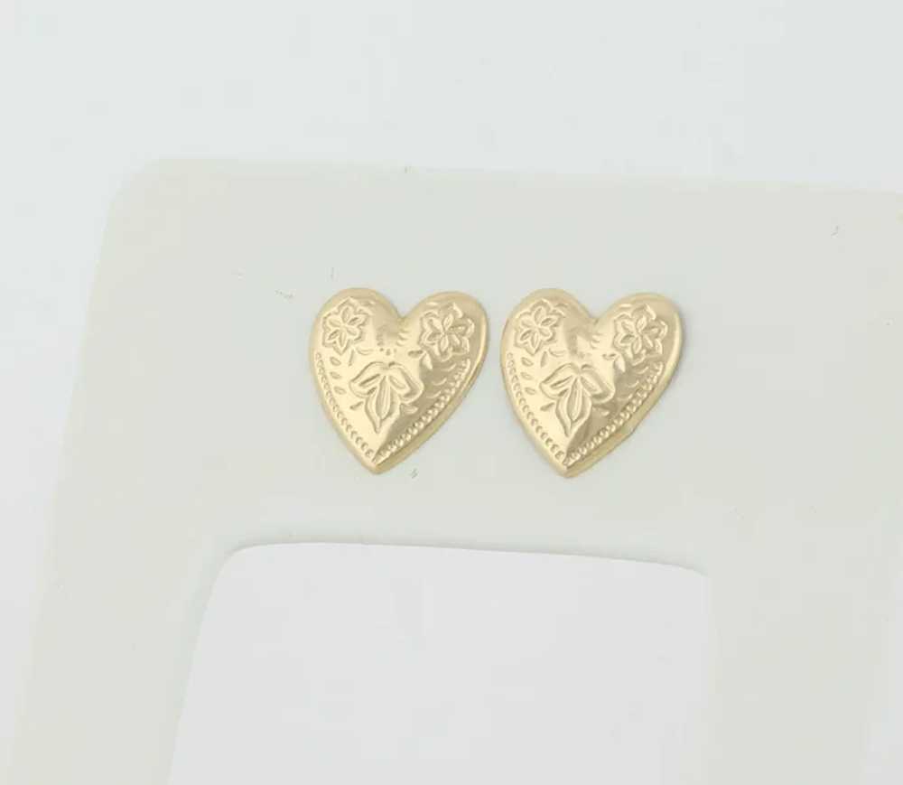 14k Yellow Gold Floral Etched Heart Earrings Stud… - image 6