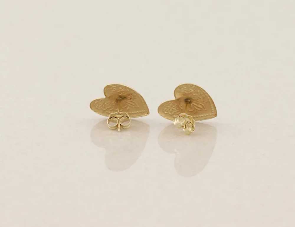 14k Yellow Gold Floral Etched Heart Earrings Stud… - image 7