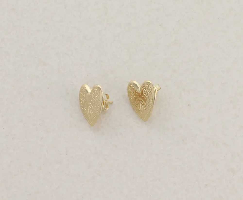 14k Yellow Gold Floral Etched Heart Earrings Stud… - image 8