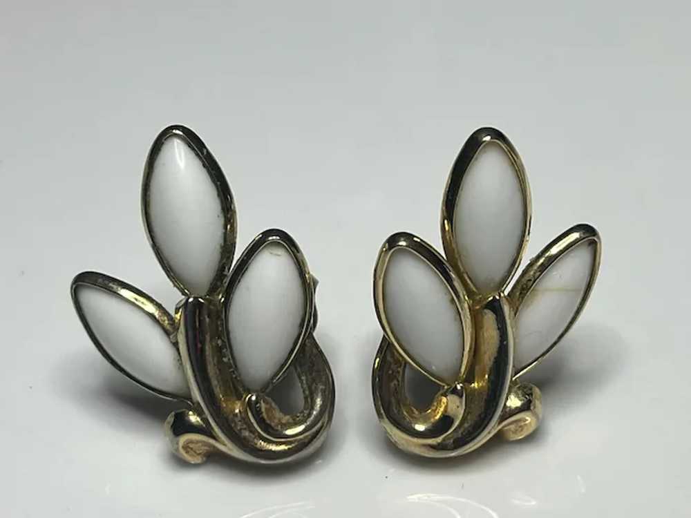 Vintage Trifari Milk Glass Leaf Clip Earrings - image 2