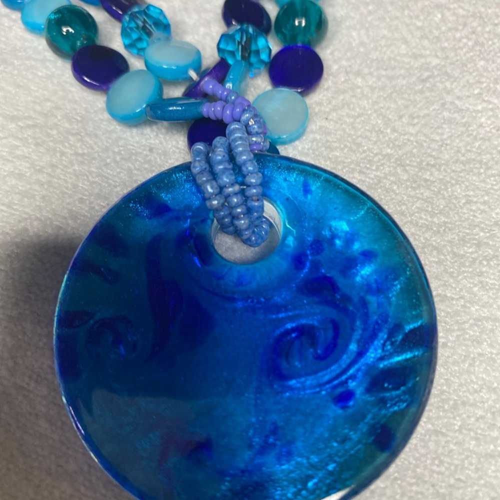 vintage art glass necklace in in a Lovely Blue co… - image 3