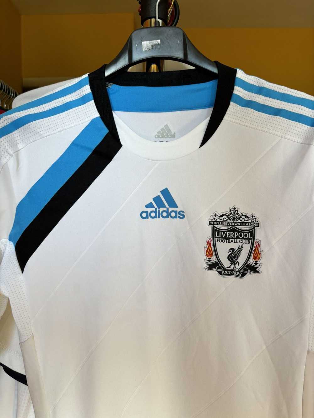 Adidas Liverpool FC 2011 techfit match jersey Eng… - image 3