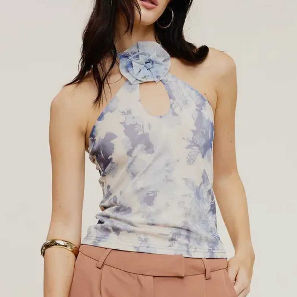 Flower neck detail mesh printed top - image 3