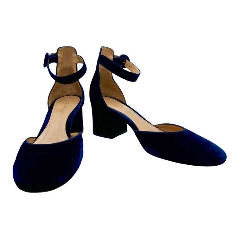 Gianvito Rossi Velvet heels - image 4