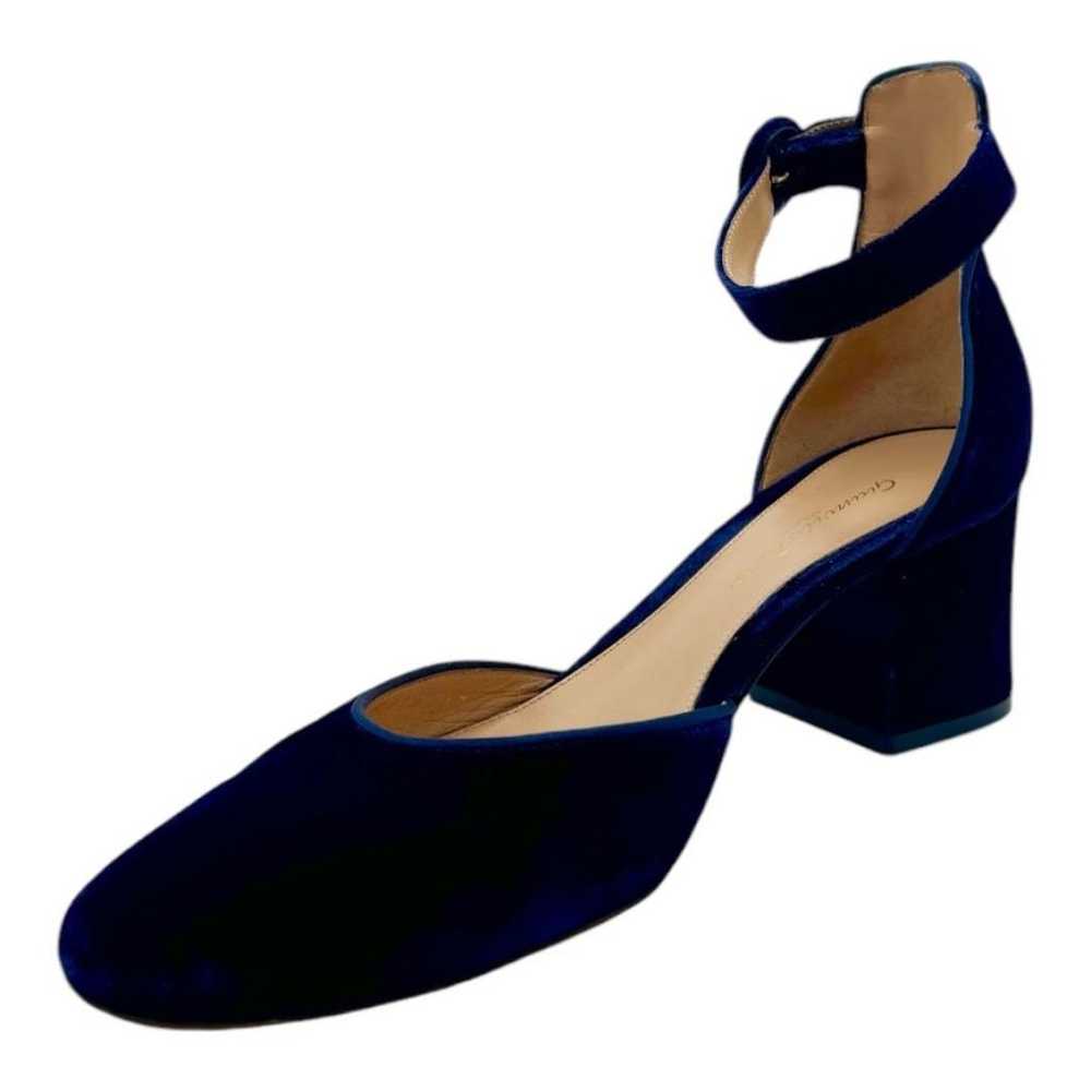 Gianvito Rossi Velvet heels - image 7