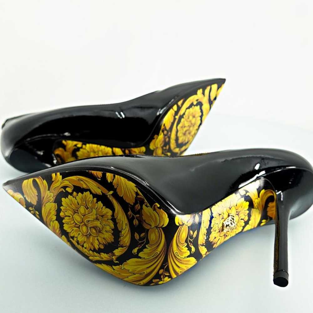 Versace Medusa Aevitas patent leather heels - image 5