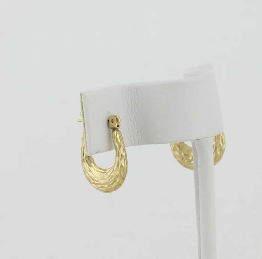 14k Yellow Gold Textured Hammered Hoop Earrings 5… - image 4