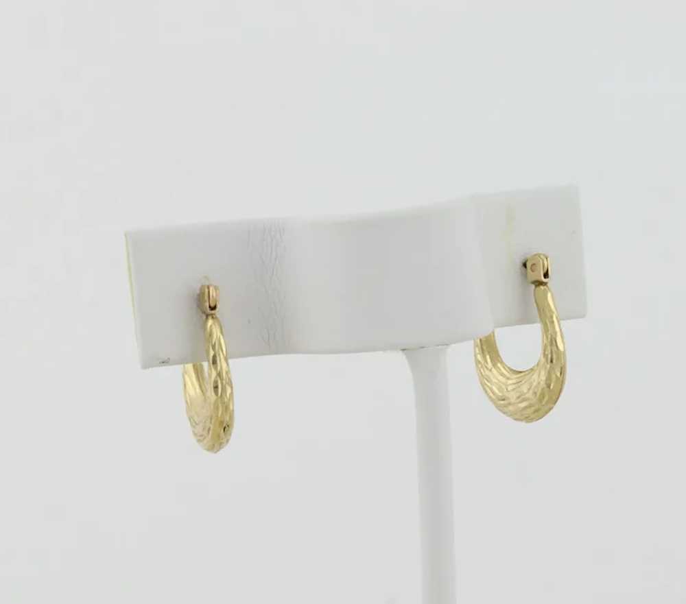 14k Yellow Gold Textured Hammered Hoop Earrings 5… - image 5