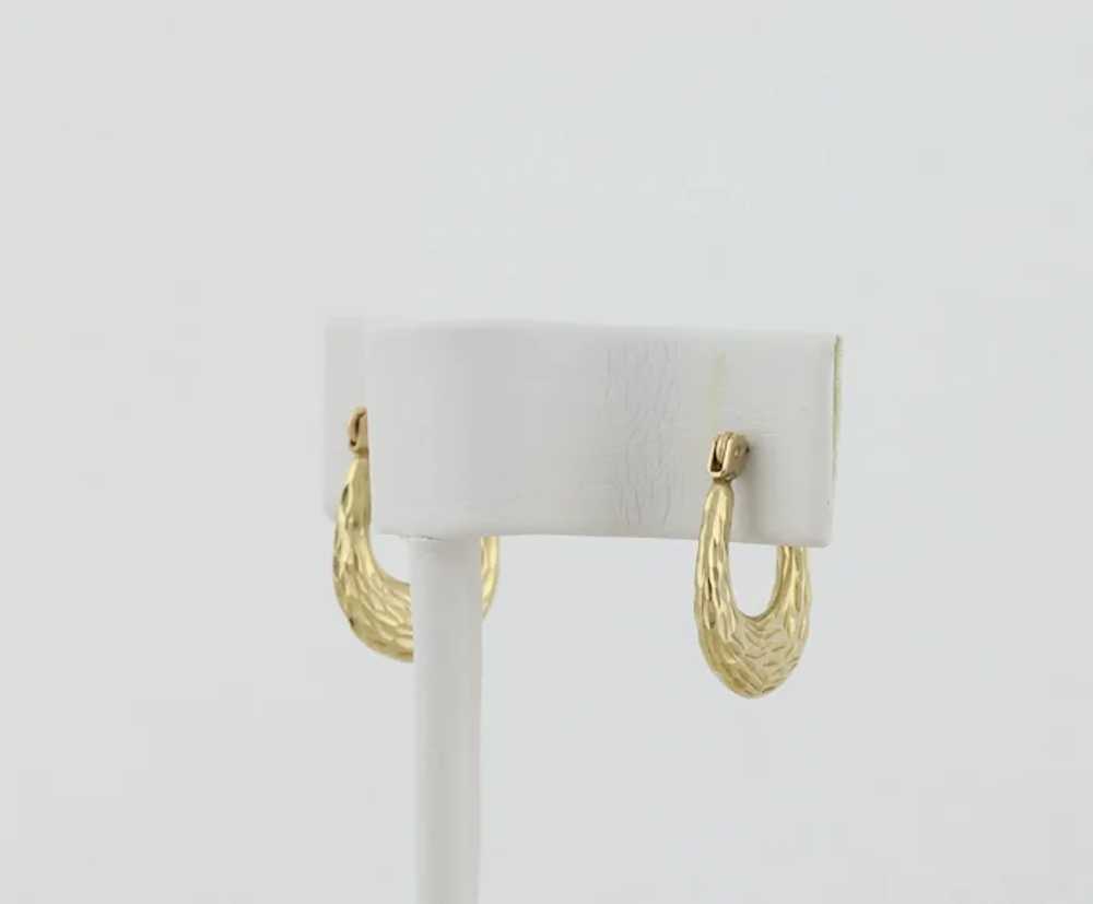 14k Yellow Gold Textured Hammered Hoop Earrings 5… - image 6