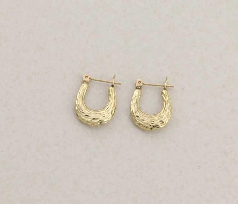 14k Yellow Gold Textured Hammered Hoop Earrings 5… - image 8