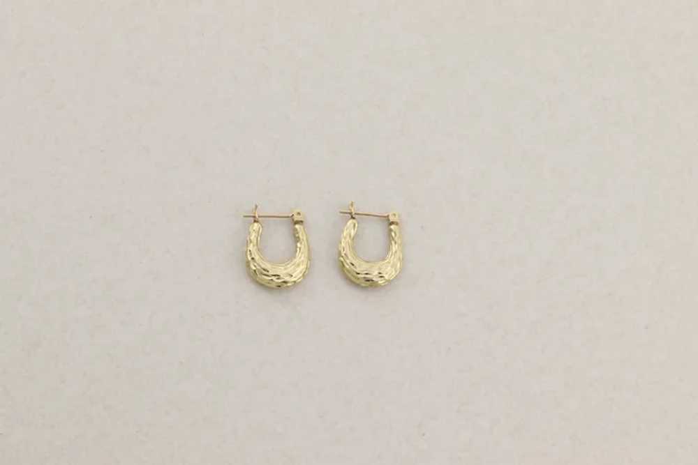 14k Yellow Gold Textured Hammered Hoop Earrings 5… - image 9