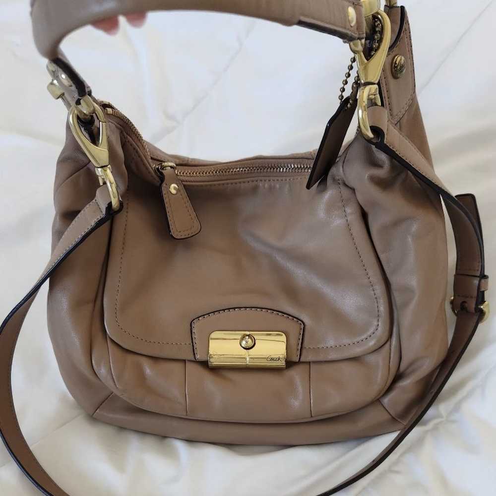 Coach Vintage Tan/Gold Leather Shoulder Bag Cross… - image 1