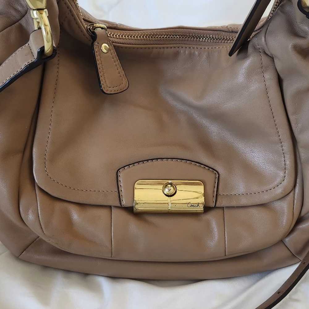 Coach Vintage Tan/Gold Leather Shoulder Bag Cross… - image 2