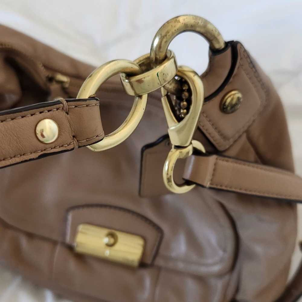 Coach Vintage Tan/Gold Leather Shoulder Bag Cross… - image 3