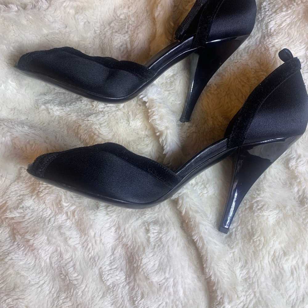 “VINTAGE” Gucci black Heels w/ Diamond “Gucci”des… - image 4