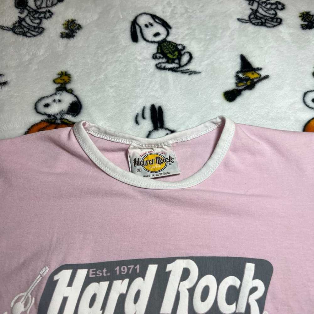 VINTAGE Y2K DEADSTOCK HARD ROCK LIGHT PINK TEE - image 2