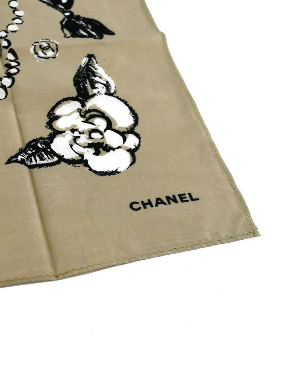 CHANEL Pre-Owned 1990-2000s Camellia scarf - Grey - image 2