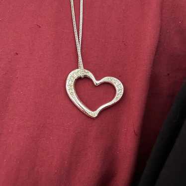 Vintage Avon heart shaped pendant necklace